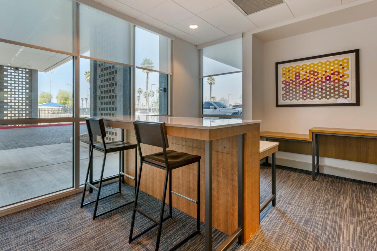 Holiday Inn Express & Suites - Phoenix Dwtn - State Capitol By Ihg Exterior foto